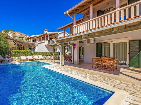 Water, Plant, Sky, Property, Building, Swimming Pool, Azure, Blue, Chair, Window