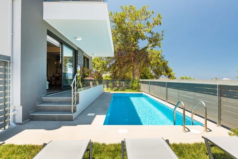 Villa Nisos is set in 200m2 outdoor area with a private swimming pool!