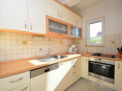 Property, Room, Kitchen, Countertop, Cabinetry, Furniture, Interior Design, Building, Real Estate, House