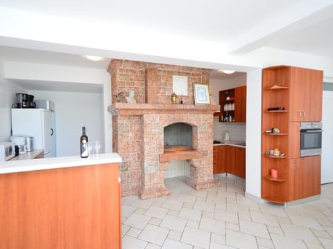 Room, Property, Furniture, Cabinetry, Building, Interior Design, Kitchen, House, Countertop, Tile