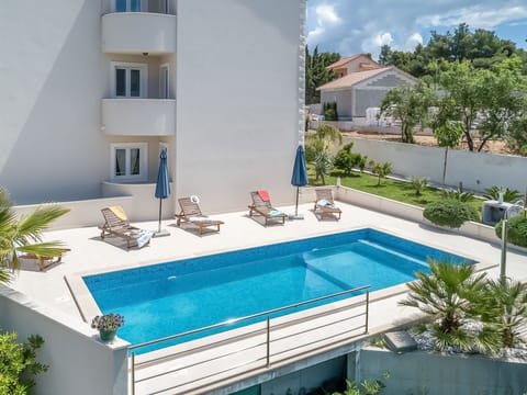 Property, Swimming Pool, House, Building, Real Estate, Apartment, Architecture, Residential Area, Condominium, Villa