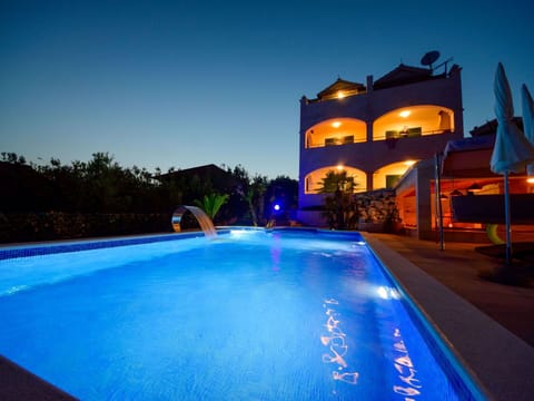 Water, Plant, Property, Building, Sky, Swimming Pool, Blue, Azure, Rectangle, Shade