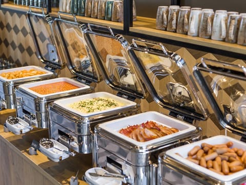 Daily buffet breakfast for a fee
