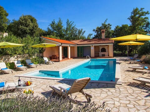 Property, Swimming Pool, House, Real Estate, Home, Building, Vacation, Estate, Backyard, Residential Area