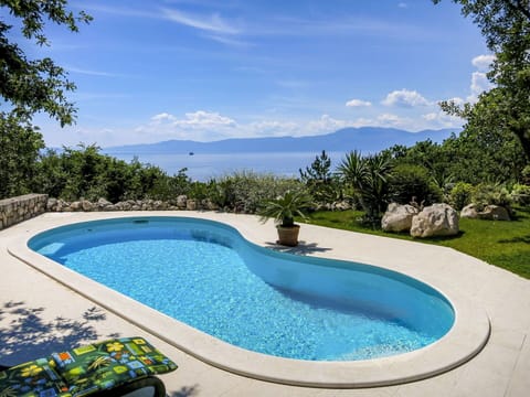 Water, Sky, Plant, Cloud, Building, Swimming Pool, Azure, Tree, Outdoor Furniture, Shade