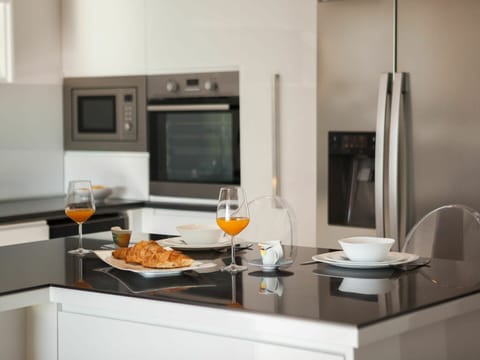 Food, Tableware, Cabinetry, Countertop, Property, Building, Kitchen Appliance, Kitchen, Wood, Kitchen Stove