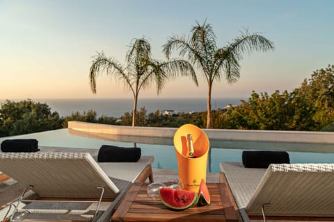 Relaxing day bed by the pool!