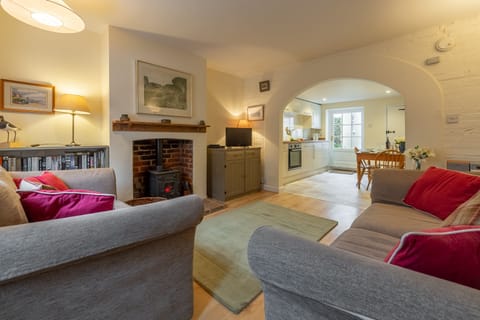 Ground floor: Dual aspect open plan living area