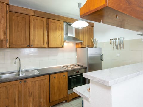 Countertop, Room, Cabinetry, Kitchen, Property, Furniture, Sink, Interior Design, Building, House