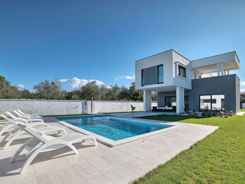 Property, House, Home, Building, Swimming Pool, Architecture, Real Estate, Residential Area, Estate, Villa