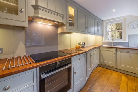 Ground floor: Kitchen