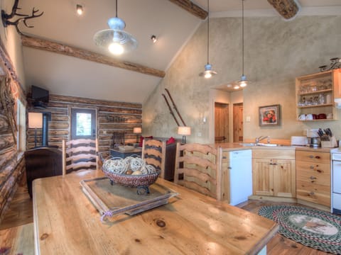 Cowboy Heaven Cabin 7 Rustic, Dining 3
