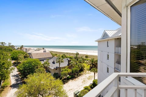 Villa de Goulet - Ocean View Condo in Forest Beach with 2 Community Pools