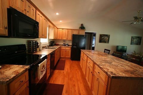 Full Kitchen with Appliances, Cookware & Utensils.
