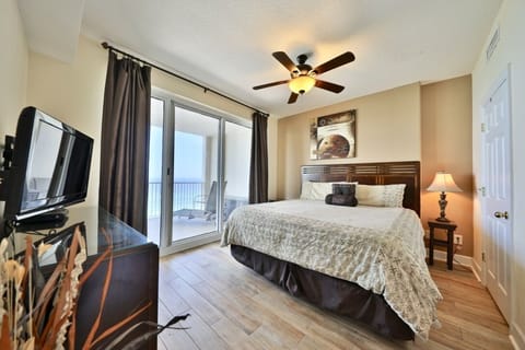 Gulf front master bedroom.