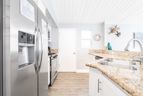 Guests must supply their own food, drinks (including coffee), spices, condiments, and paper goods (coffee filters, napkins, plastic wrap, etc.)
                