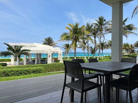 Outdoor dinning set overlooking the ocean.jpeg