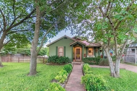 Agape Front Home sleeps 4