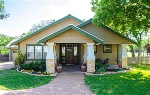 Agape Back Home sleeps 8