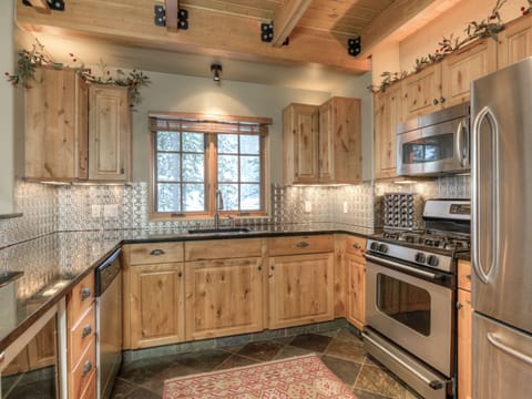 MMH 4 Shadow Ridge, Kitchen 2