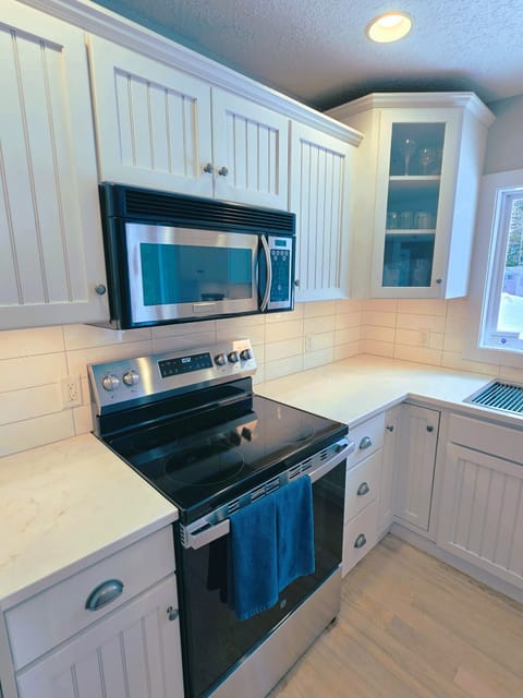 New kitchen Quartz counter tops and back splash 2026