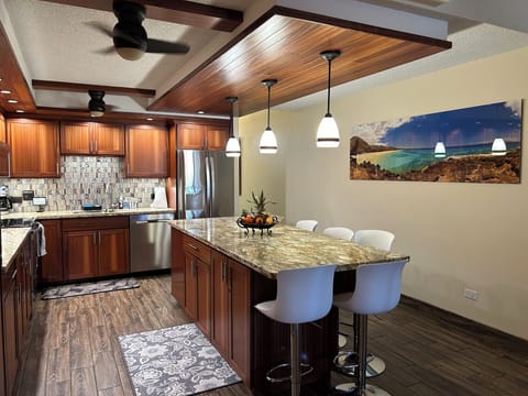 Spacious kitchen island 