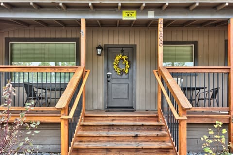 The deck has a Dog gate (not photographed) so you can lounge with furry babies. 