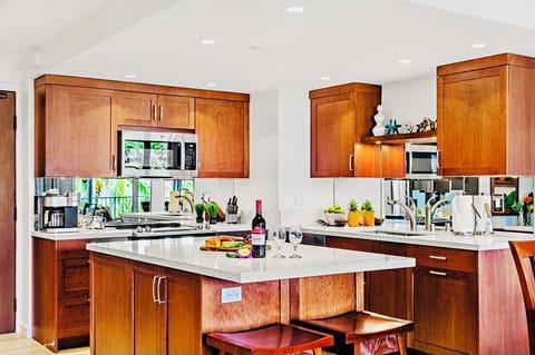 Enjoy kuegir and regular coffee maker 