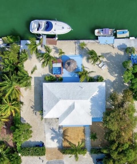 Private location in the heart of Marathon within walking distance to restaurants