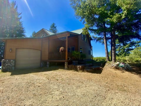 Front of the home- This is what you will see when pulling into the driveway. 