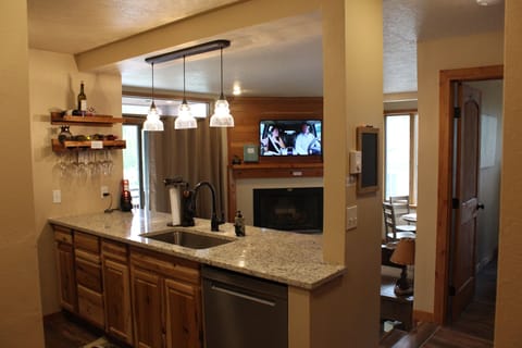 Recently remodeled unit with balcony overlooking Lake Keystone and ski slopes