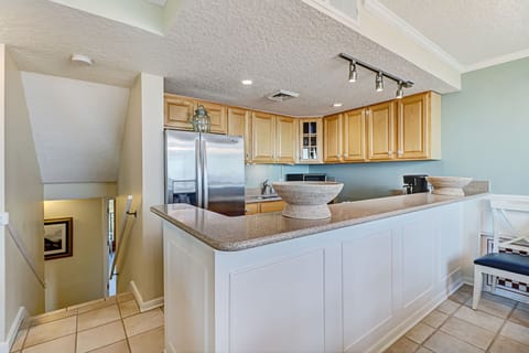 Fully Equipped Kitchen with Stainless Steel Appliances