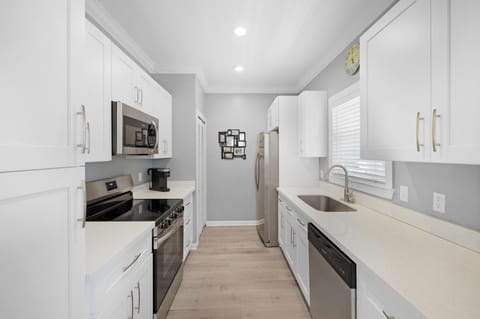 New Kitchen. Brand new appliances.