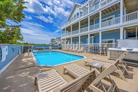 Soak up the sun on spacious poolside loungers, or slip into the hot tub and unwind while taking in the gentle waterfront breeze.