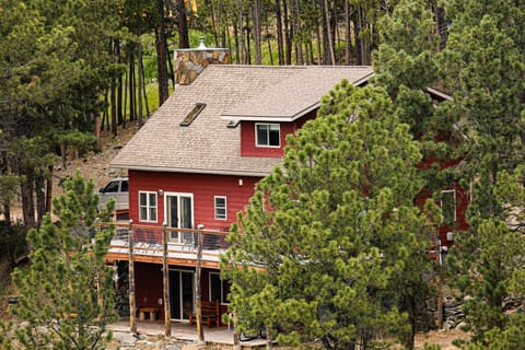 View of the front from the mountain above the cabin