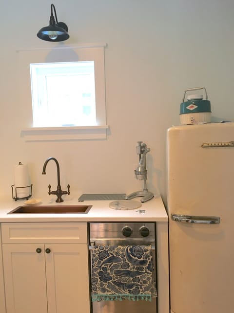 Second Beverage Sink and Commercial Ice-Maker Machine - Drink Center