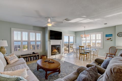 Spacious Great Room With Beautiful Ocean Views