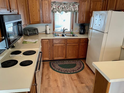 A fully furnished kitchen