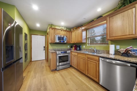 Equipped w/large frig, oven/range, dish washer.