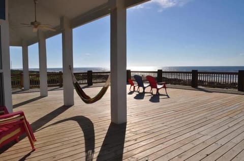Your own piece of paradise! A view so amazing you'll never want to leave!
