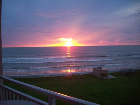 Sunrise from the Balcony, Enjoy your Coffee on the Balcony
p!