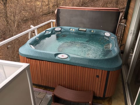 4 PERSON  HOT TUB WITH OUTDOOR SHOWER