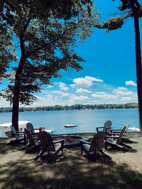 Bonfire pit + lake view (large fire pit with chairs)