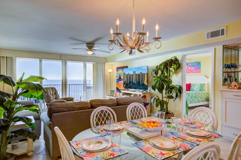 Spacious Living/Dining area with 65" television and gulf view.