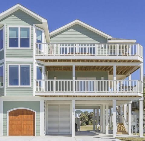  THE BEACHHOUSE