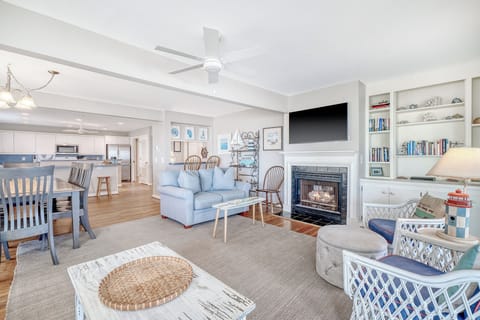 With plenty of seating options, no one will be left out of the fun! Fireplace is disabled for guest use.