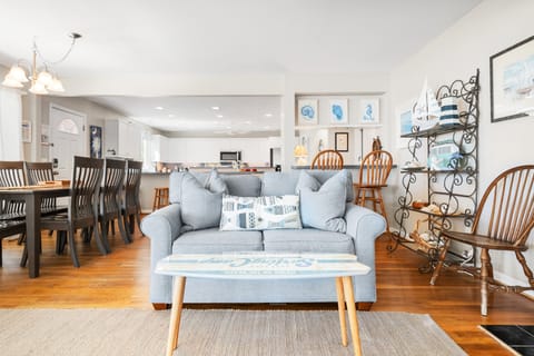 One guest even reviewed: "This house was perfect for our group of six adults. Huge kitchen. Very comfortable beds and furniture. Gorgeous ocean views with easy beach access."