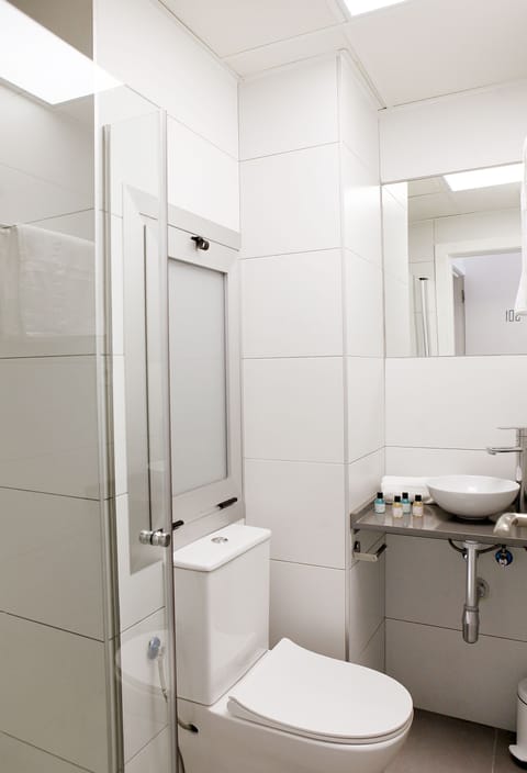 Towels, soap, shampoo, toilet paper