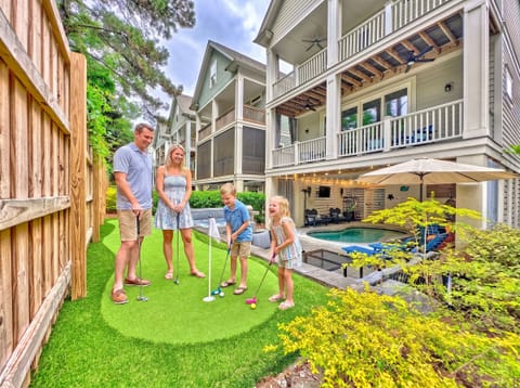 Putting green - New addition to this amazing house