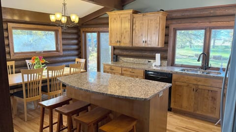 Kitchen / dining area